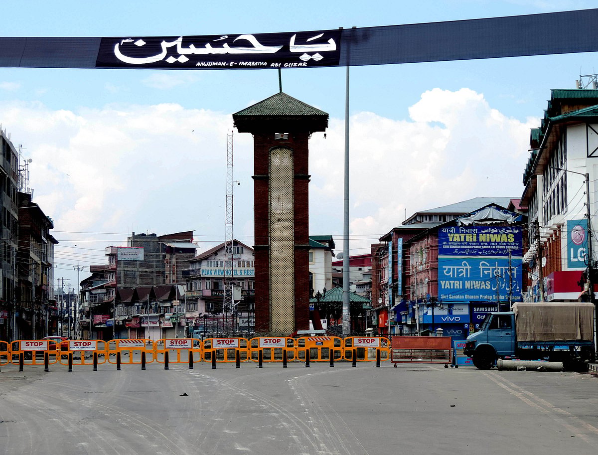 کشمیر: پابندی کے باوجود درجنوں ماتمی جلوس برآمد، سری نگر کے مرکزی ماتمی جلوس پر قدغن