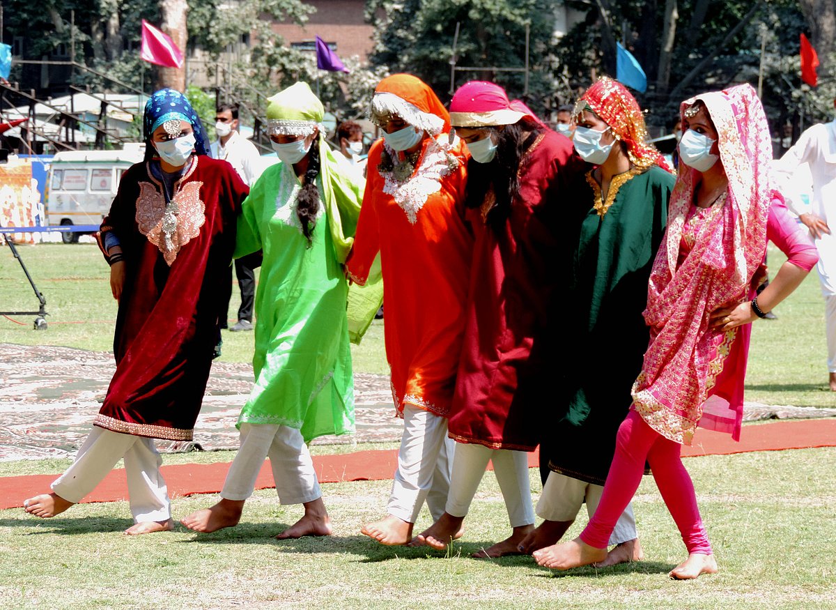 کشمیر میں منعقدہ یومِ آزادی تقریب کا منظر  / تصویر یو این آئی