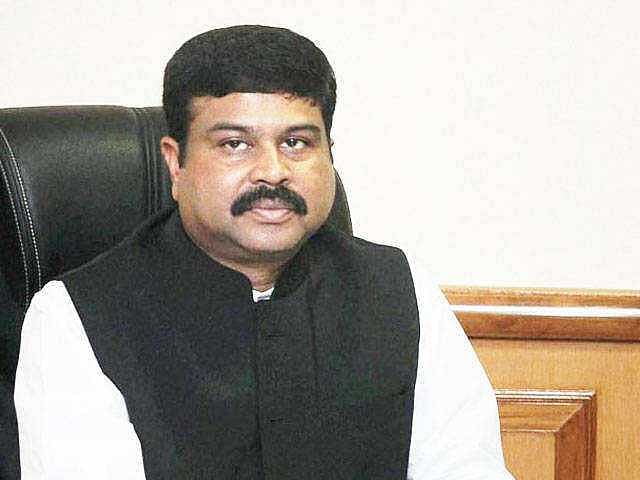 مرکزی وزیر دھرمیندر پردھان نے ’سردی‘ کو ٹھہرایا رسوئی گیس کی قیمت میں اضافہ کا ذمہ دار