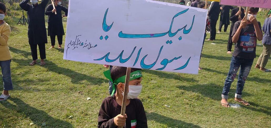 سری نگر: پیغمبر اسلام کی شان میں توہین آمیز خاکوں کی اشاعت کے خلاف احتجاج