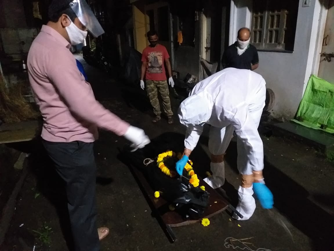 کولہا پور بیت المال کمیٹی کا قابل ستائش کام، کورونا سے ہلاک ہونے والے 125 افراد کی آخری رسومات ادا کی