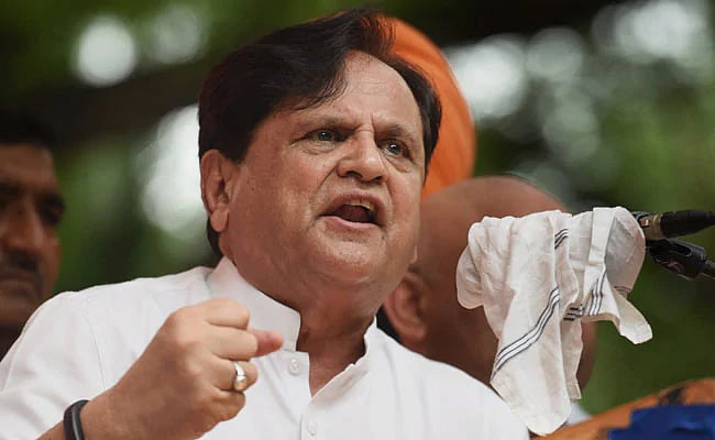 کل کا دن ملک کی تاریخ کے لیے ’یوم سیاہ‘: احمد پٹیل