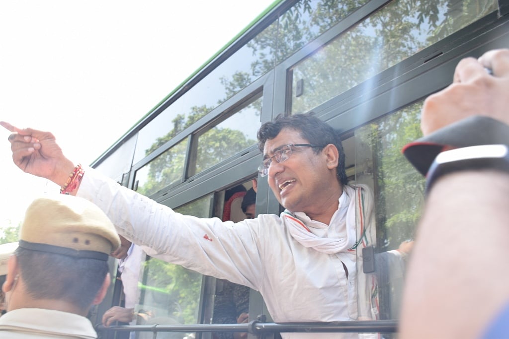 "مودی حکومت کے اشارے پر دہلی پولس نے کانگریس لیڈران و کارکنان کو گرفتار کیا"