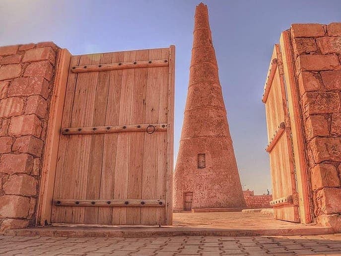 سعودی عرب: ڈھائی سو سال پرانا مٹی کا مینار سیاحوں کی توجہ کا مرکز