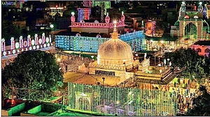 خواجہ کی درگاہ میں ساڑھے پانچ ماہ بعد جمعہ کی نماز ادا کی گئی