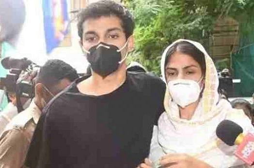 نہ ریا کو ملی راحت نہ بھائی شووِک کو، عدالتی تحویل میں 6 اکتوبر تک توسیع