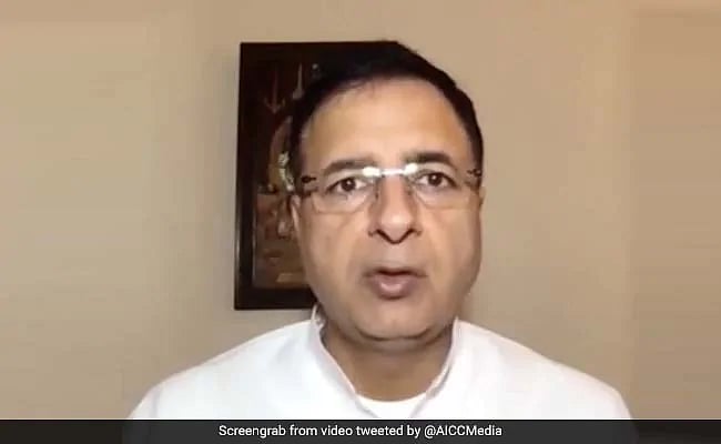 ہر روز 38 بے روزگاروں، 116 کسانوں کی خودکشی! پی ایم کو نیند کس طرح آتی ہے؟ کانگریس