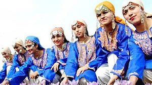 جموں و کشمیر کی خواتین مثبت تبدیلی میں اہم رول ادا کرسکتی ہیں: الطاف بخاری