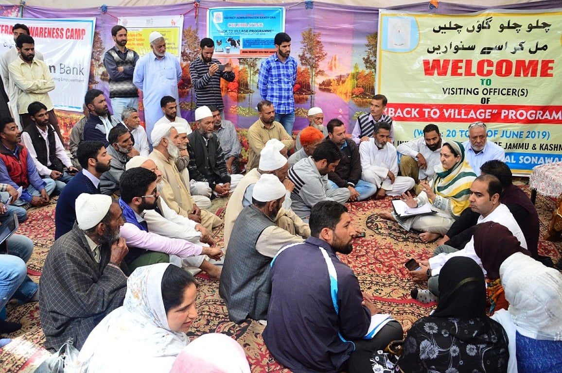 جموں و کشمیر میں کورونا کے سایے میں 'بیک ٹو ولیج' پرگرام کا تیسرا مرحلہ شروع