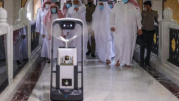 سعودی عرب: مسجد الحرام میں جراثیم کش اسپرے کے لیے روبوٹ سسٹم کا افتتاح