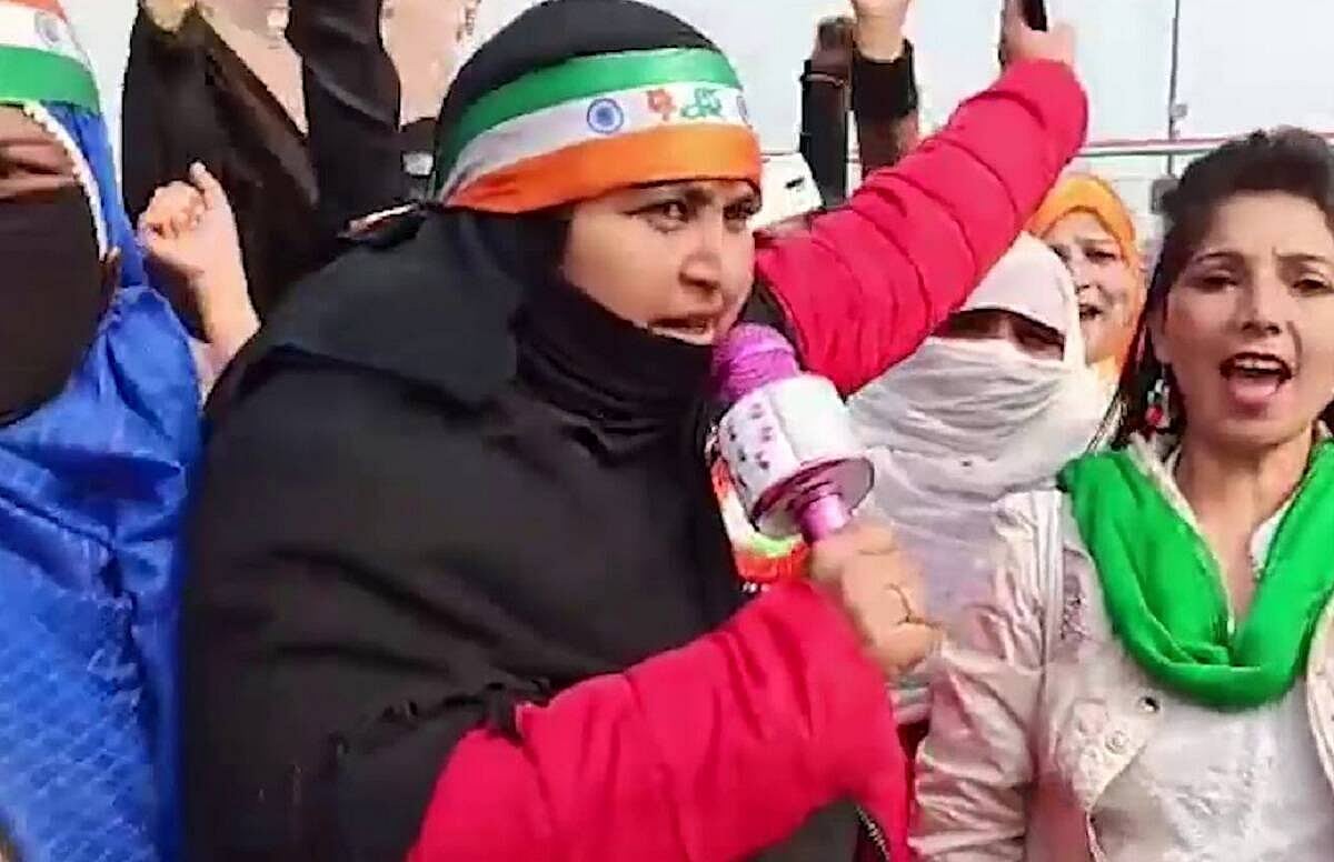معروف شاعر منور رانا کی بیٹی فوزیہ رانا کانگریس میں شامل