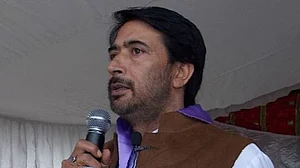 راہل گاندھی کمزوروں کی آواز بلند کرنے والے واحد لیڈر: غلام احمد میر