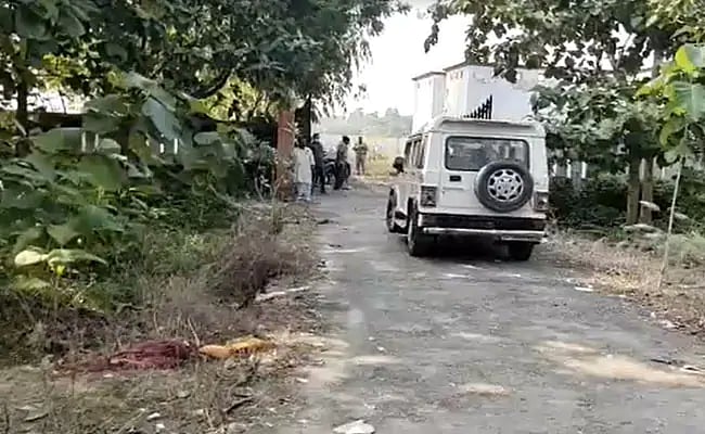 واہ یوگی سرکار! اب بلرامپور میں بھی عصمت دری کی شکار متاثرہ کی آخری رسومات رات میں ہی ادا
