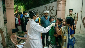 گزشتہ 14 دنوں سے کورونا کے یومیہ مریضوں کی تعداد 15 ہزار سے کم