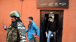 کشمیر سے دہلی پہنچی این آئی اے، اقلیتی کمیشن کے سابق چیئرمین ظفر الاسلام کے ٹھکانوں پر چھاپہ ماری