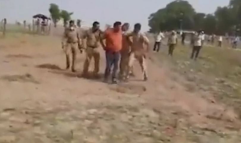 بلیا قتل: سات ملزمان گرفتار، اہم ملزم ہنوز فرار، علاقہ کے تمام اسلحوں کے لائسنس منسوخ