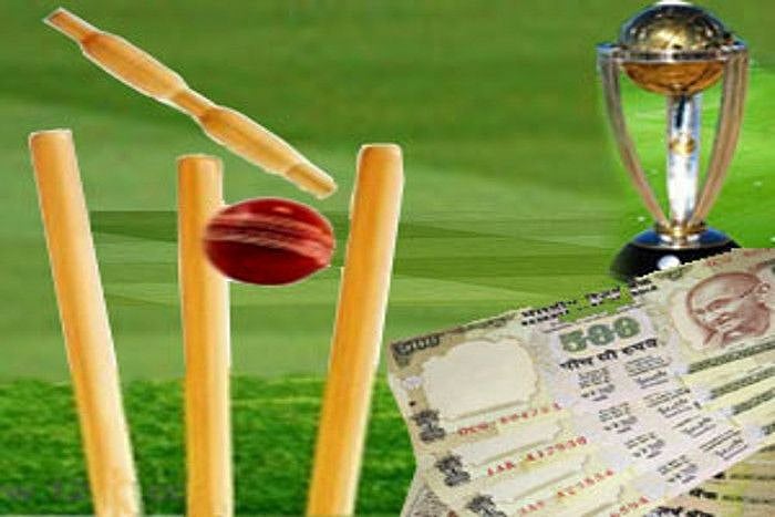 کرائم برانچ پولس نے آئی پی ایل پر سٹہ لگانے والی 2 لڑکیوں سمیت 5 افراد کو کیا گرفتار