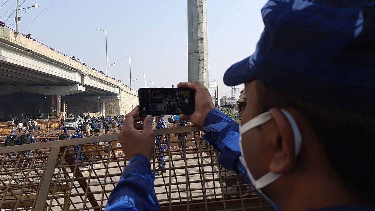 کسانوں کی ہو رہی موبائل کیمروں سے نگرانی، آر اے ایف جوانوں کی مظاہرین پر کڑی نظر