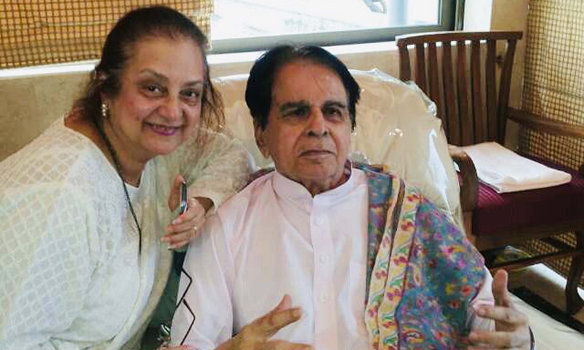 ’وہ دل سے بچے اور علم کا خزانہ تھے‘، دلیپ کمار کی پہلی برسی پر جذباتی ہوئیں سائرہ بانو