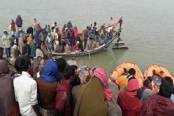 بہار: بھاگلپور میں 100 لوگوں سے بھری کشتی پلٹی، 5 کی موت، کئی لاپتہ