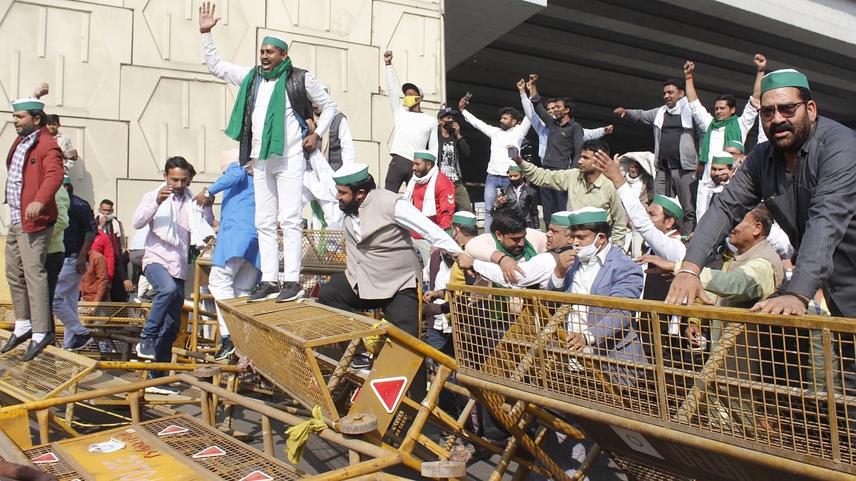 غازی پور بارڈر پر مظاہرہ کرتے کسان/ تصویر آئی اے این ایس