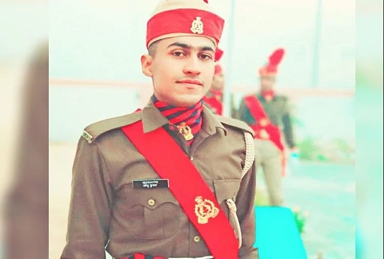 سپاہی کا ٹریکٹر سے کچل کر قتل، کانکنی مافیا پر الزام، پرینکا نے کہا- ’جنگل راج میں کوئی محفوظ نہیں‘
