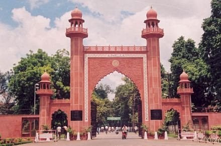 علی گڑھ مسلم یونیورسٹی کے سبکدوش ملازمین آدھی پنشن ملنے سے ناراض