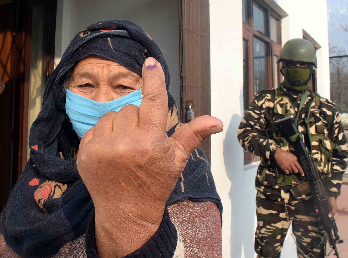 کشمیر ڈی ڈی سی الیکشن: پہلے مرحلے میں 52 فیصد ووٹنگ