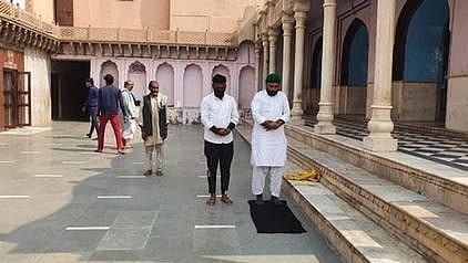 مندر میں نماز پڑھنے والے فیصل خان اور چاند محمد کی ضمانت عرضی پر سماعت ملتوی