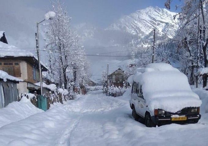 کشمیر: خشک موسم کے بیچ درجہ حرارت نقطہ انجماد سے نیچے درج