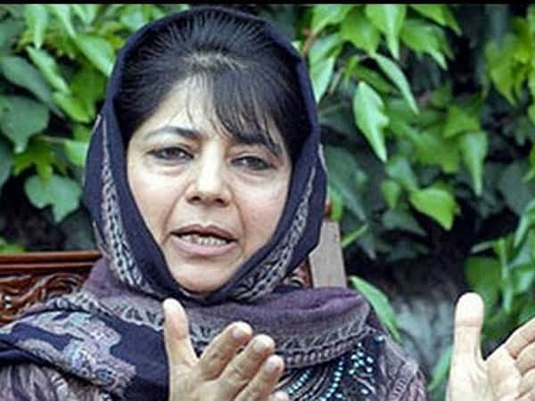 فوجی اہکار لوگوں کو پیٹتے ہیں پھر ’جے شری رام‘ کے نعرے لگانے پر مجبور کرتے ہیں: محبوبہ مفتی