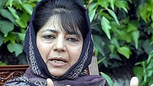 فوجی اہکار لوگوں کو پیٹتے ہیں پھر ’جے شری رام‘ کے نعرے لگانے پر مجبور کرتے ہیں: محبوبہ مفتی