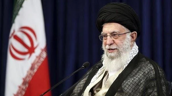 <div class="paragraphs"><p>ایران کے رہبر اعلیٰ علی خامنہ ای (فائل)</p></div>