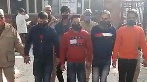 دہلی: فرضی کال سینٹر میں ملازمت کا وعدہ کر کے ٹھگی کرنے والے 11 افراد گرفتار