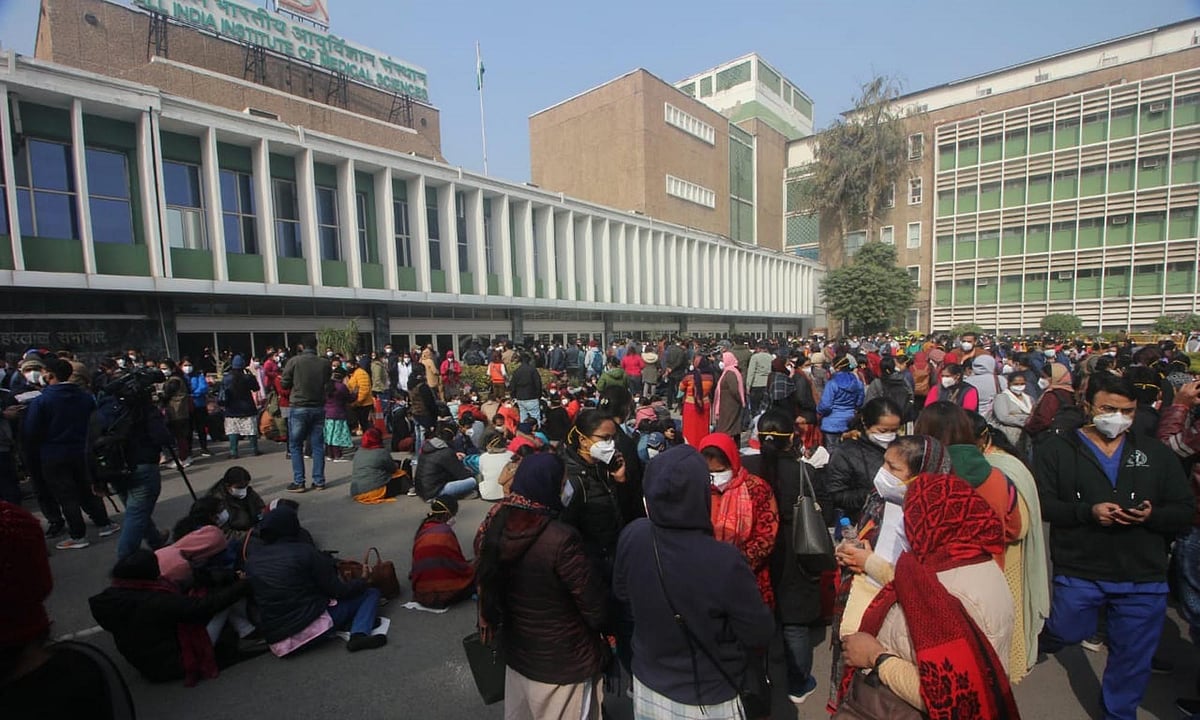 ایمس میں نرسنگ اسٹاف کی ہڑتال / تصویر قومی آواز / ویپن