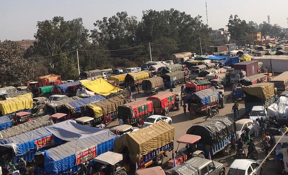 کسان تحریک: ہریانہ سرحد پر کسانوں کی لگاتار آمد، 4 کلو میٹر تک پھیلے مظاہرین