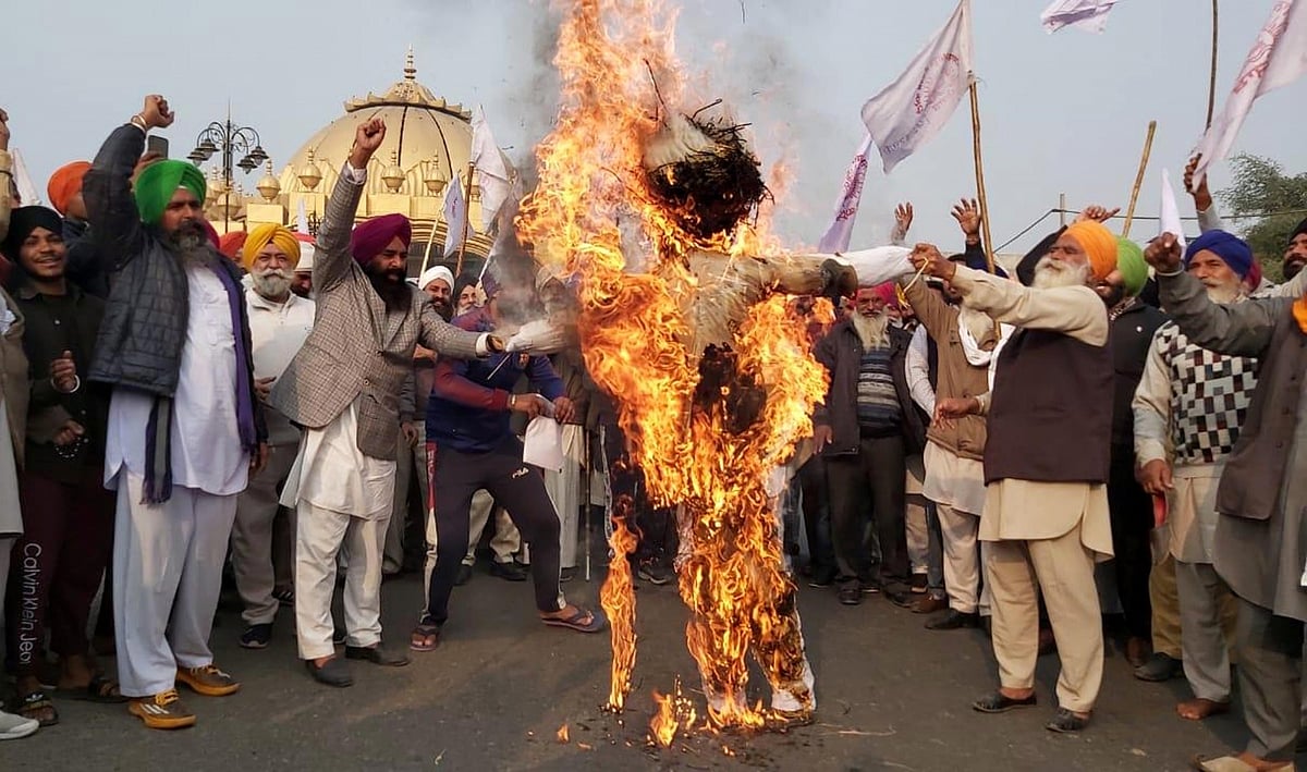 ہریانہ کے سرسا میں بی جے پی کے خلاف کسانوں کا زبردست احتجاج، پتلا نذرِآتش