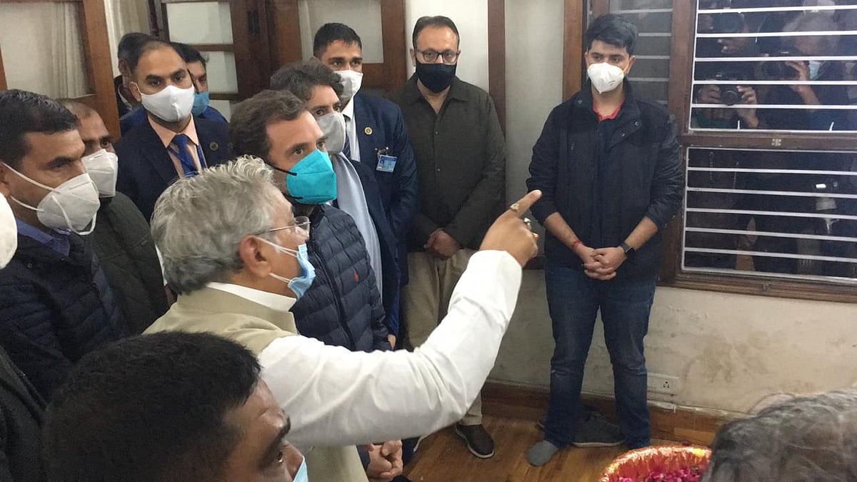 موتی لال وورا کا آخری دیدار کرنے پہنچیں کئی اہم ہستیاں، دیکھیں تصویری جھلکیاں