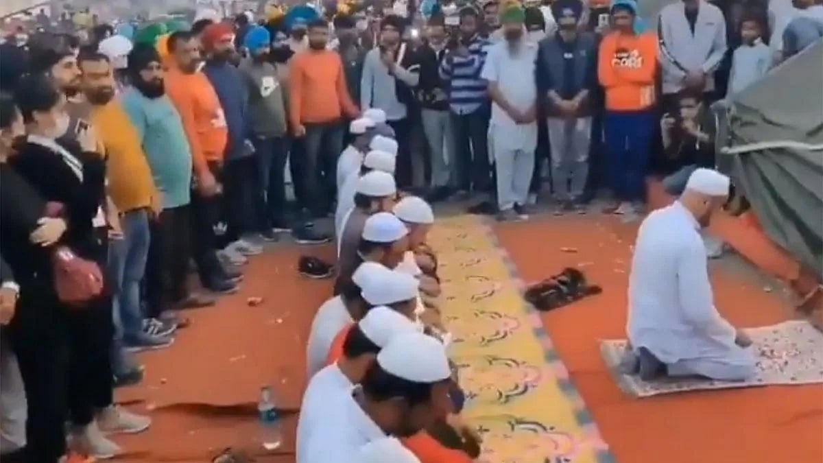 کسان تحریک میں نظر آئی مذہبی رواداری کی مثال، مسلمانوں نے ادا کی نماز، حفاظت پر مامور رہے سکھ نوجوان
