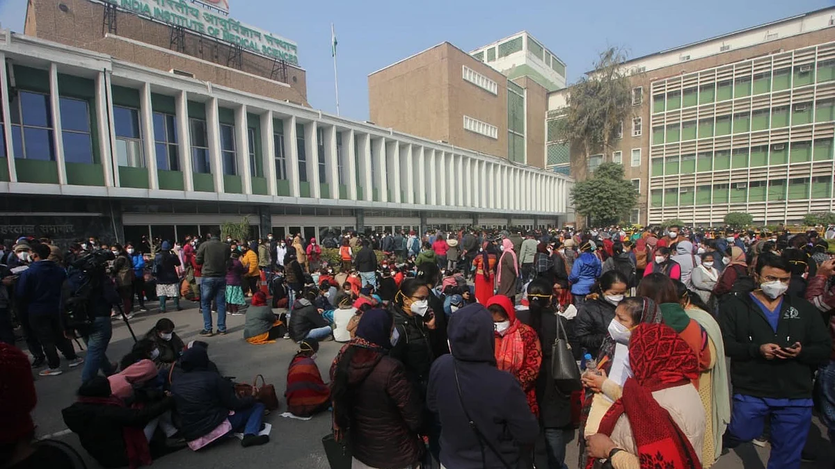 ایمس میں نرسنگ اسٹاف کی ہڑتال / تصویر قومی آواز / ویپن