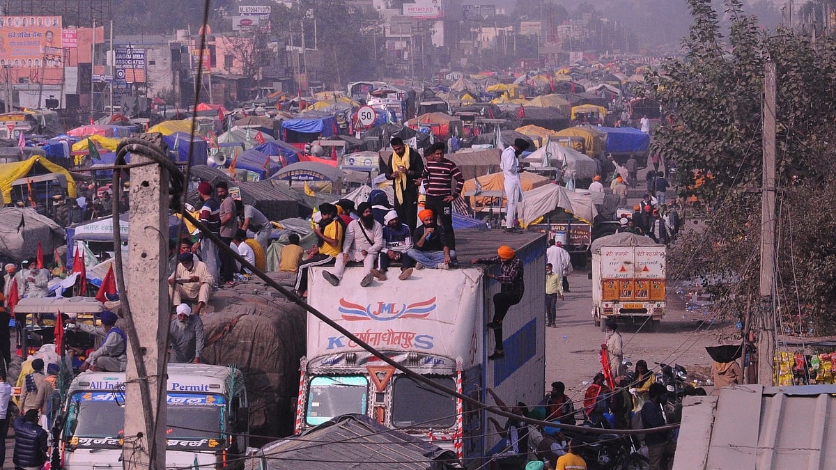 کسان تحریک کی وجہ سے دہلی-ہریانہ بارڈر پر لگا جام / تصویر آئی اے این ایس