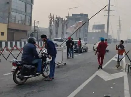 کسان تحریک: کسانوں نے بنائی اپنی چیک پوسٹ، ہر آنے جانے والے پر رکھی جا رہی نظر!