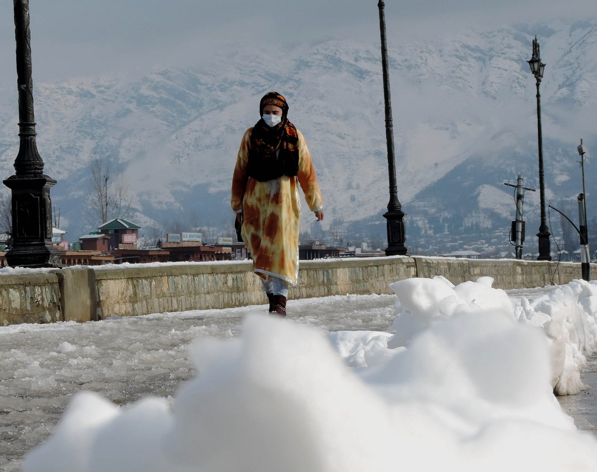 کشمیر: خشک موسم کے بیچ سردی میں اضافہ، گلمرگ سرد ترین مقام