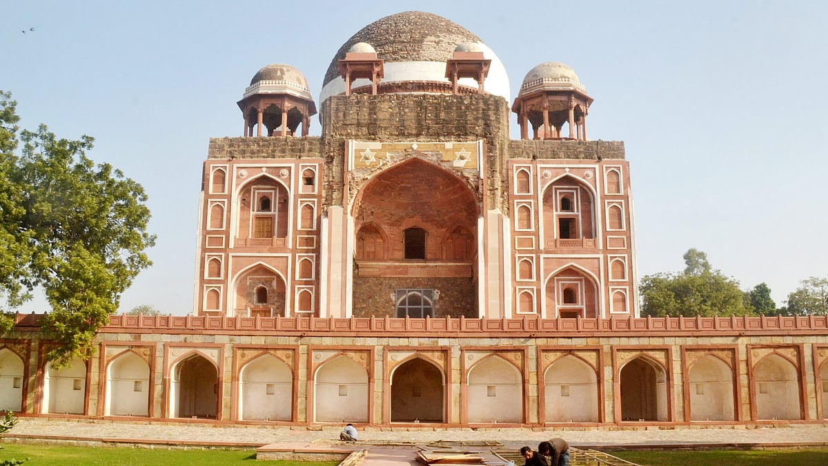 دہلی کے نظام الدین علاقہ میں واقع عبد الرحیم خانخاناں کا مقبرہ، تصویر یو این آئی