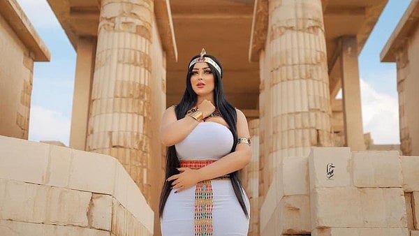 مصر: ماڈل کے فرعونی لباس زیب تن کرنے کے واقعے کی انکوائری