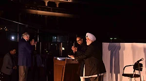 جیٹلی کے مجسمہ کی مخالفت میں بیدی کا استعفیٰ، کہا ’اسٹیڈیم میں سیاسی لیڈر کا مجسمہ زیب نہیں دیتا‘