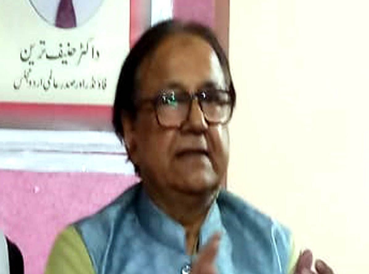 مشہور و معروف شاعر ڈاکٹر حنیف ترین کا انتقال، تدفین میں جمع ہوئی لوگوں کی بھیڑ