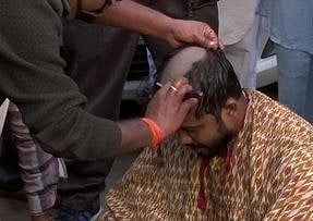 کسان تحریک: اڈیشہ سے دہلی-ہریانہ بارڈر پہنچے کسان نے سر منڈوا کر درج کیا احتجاج