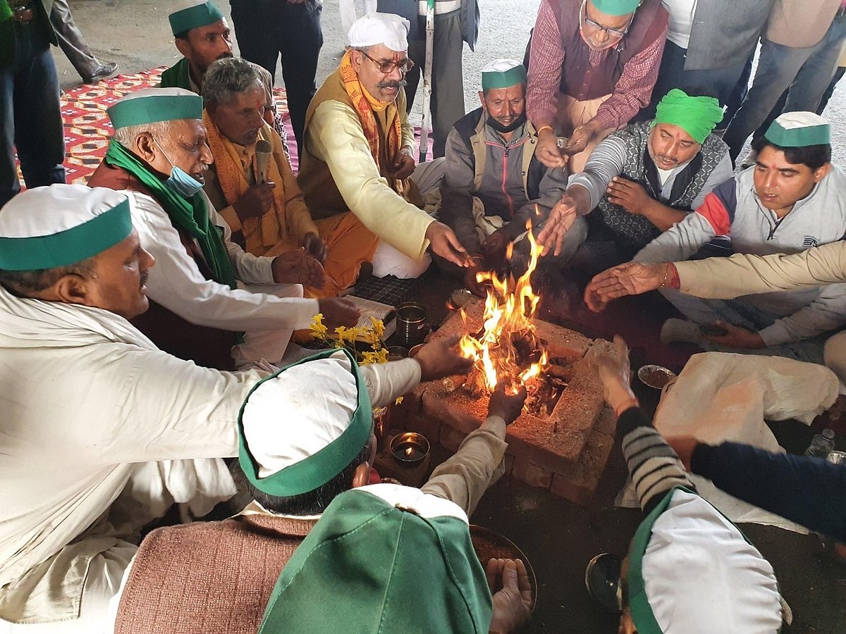 کسانوں نے مودی حکومت کی ’عقل‘ کے لیے غازی پور بارڈر پر کیا ’ہوَن‘
