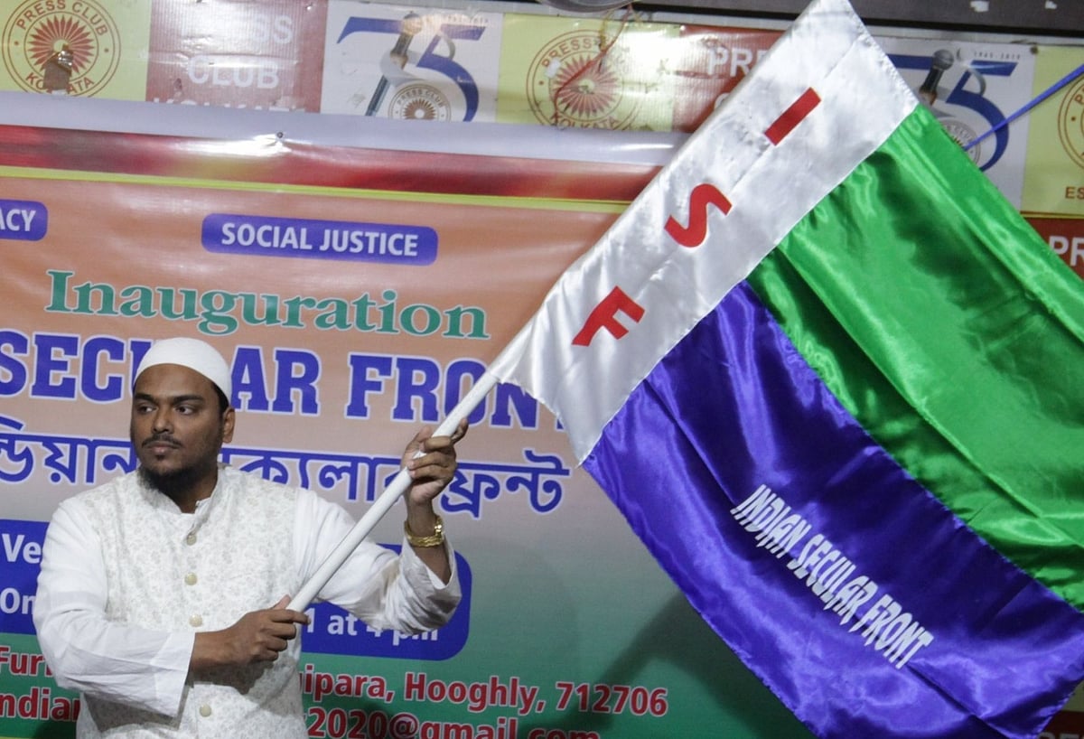 مغربی بنگال: فرفرہ شریف کے پیر زادہ نے سیاسی جماعت بنانے کا کیا اعلان، بی جے پی سے ملی بھگت کا لگ رہا الزام!